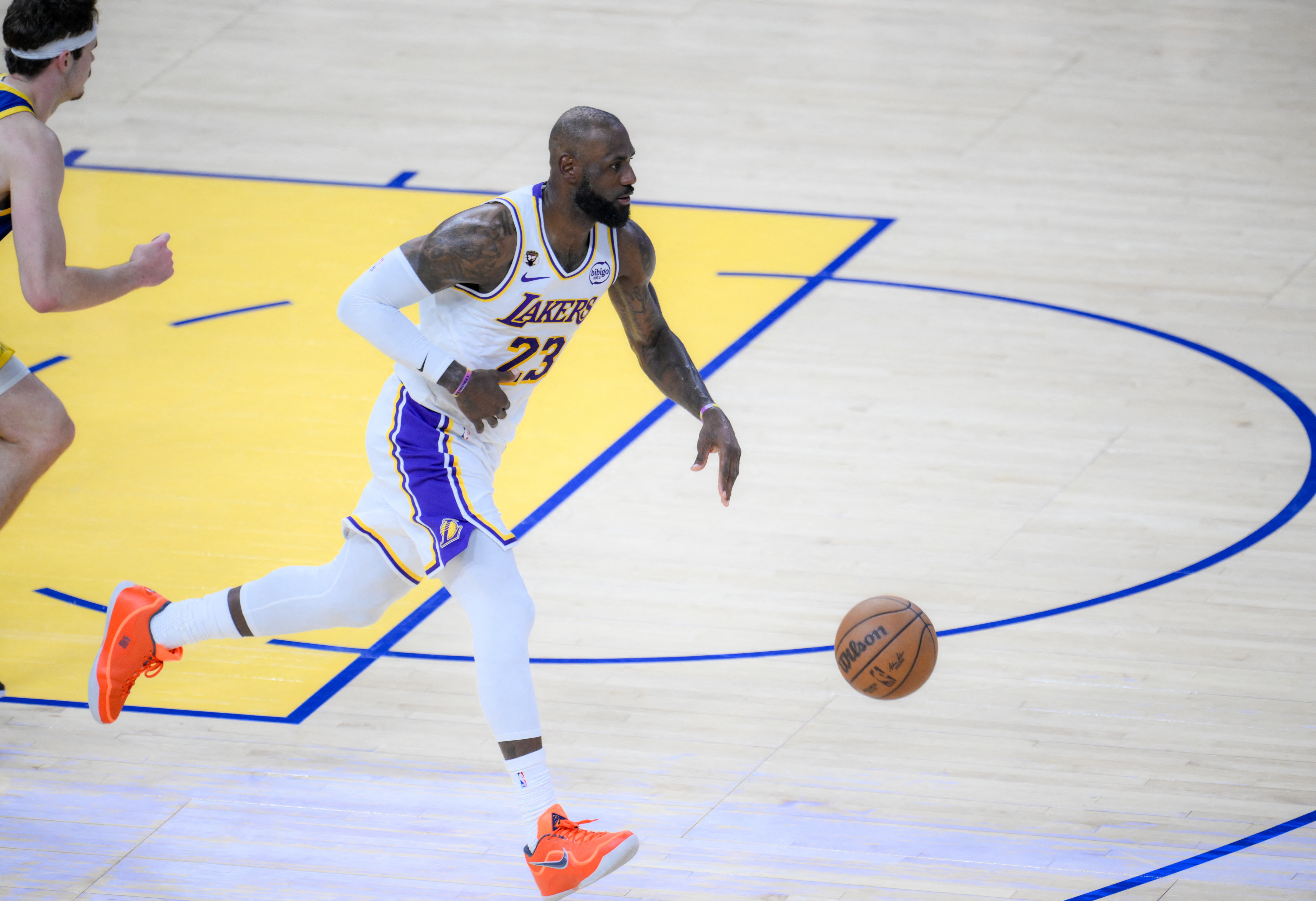 云开体育官网入口-斯科特说詹姆斯该走？香农·夏普：科比最后几年你咋什么都没说？