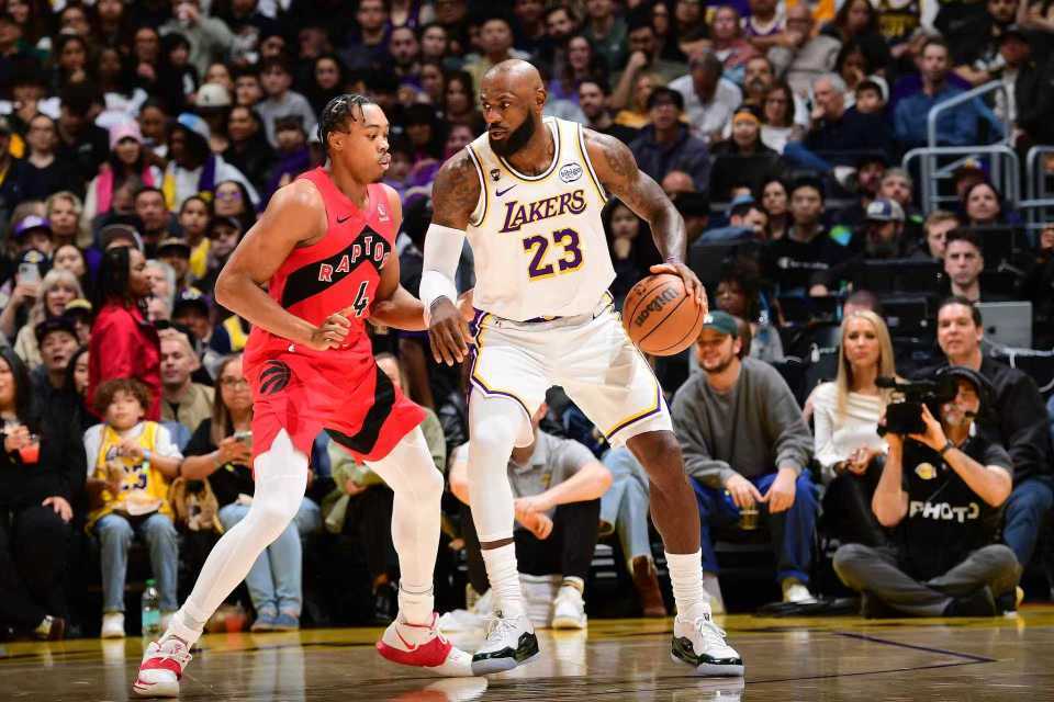 云开体育官网-历史首人！詹姆斯常规赛+季后赛迎51000分里程碑 基本后无来者