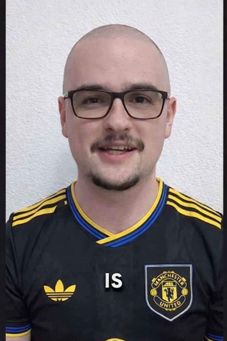 云开体育官网入口-今日趣图：过年不是一年一次吗？怎么曼联球迷可以一周一次🥹