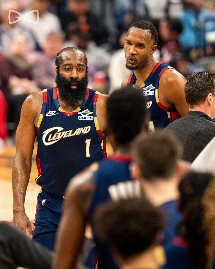 云开体育官网-骑士遭绿军横扫：哈登19+10逼近29000分 米切尔复出30+7+5