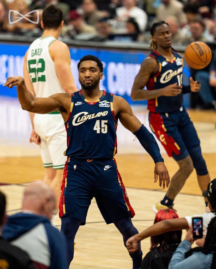 云开体育官网-骑士遭绿军横扫：哈登19+10逼近29000分 米切尔复出30+7+5