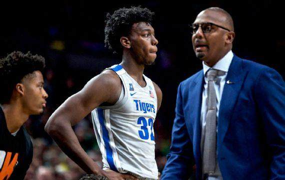 云开体育官网-便士帮助勇士培养怀斯曼 与科尔合力打造榜眼